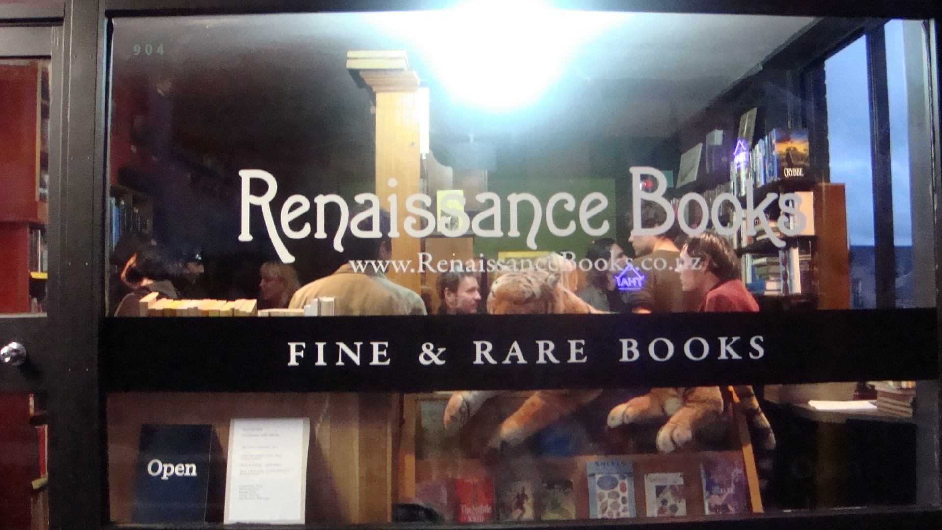 Picture of Renaissance Books' storefront